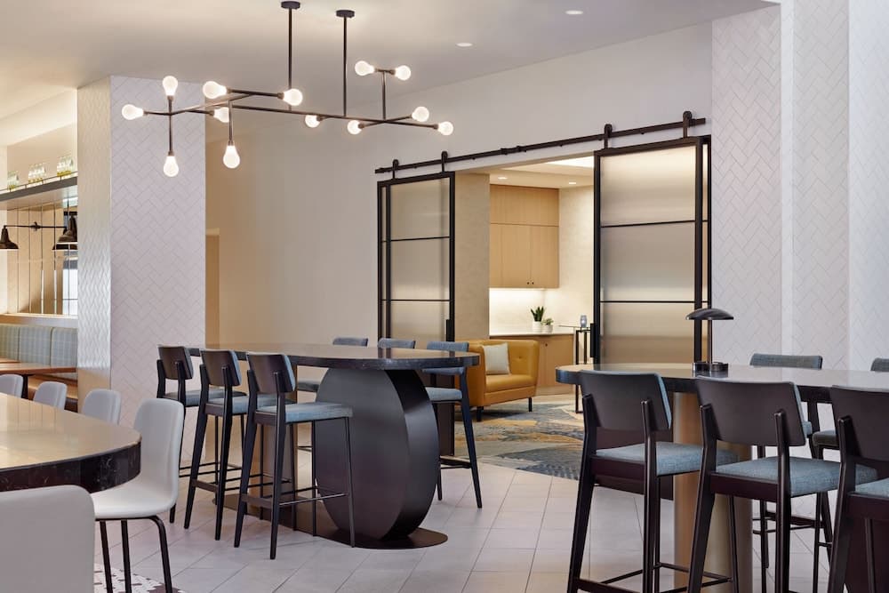 Delta Hotels by Marriott Calgary Airport In-Terminal