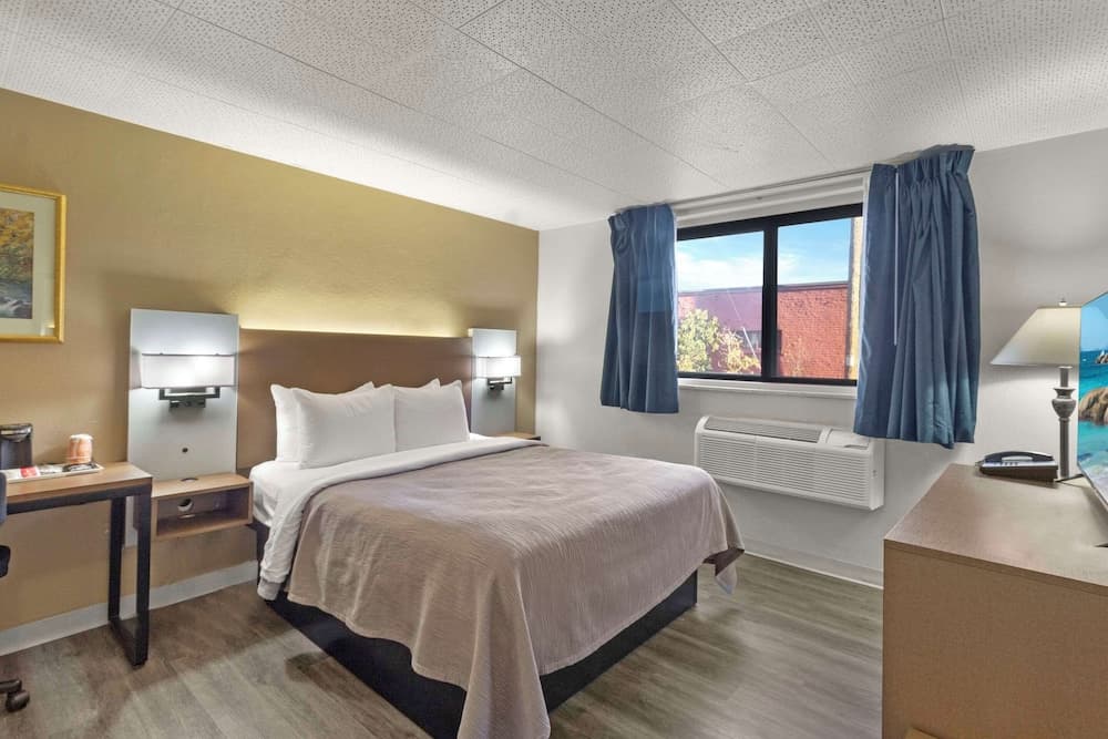 Quality Inn & Suites Green Bay Downtown