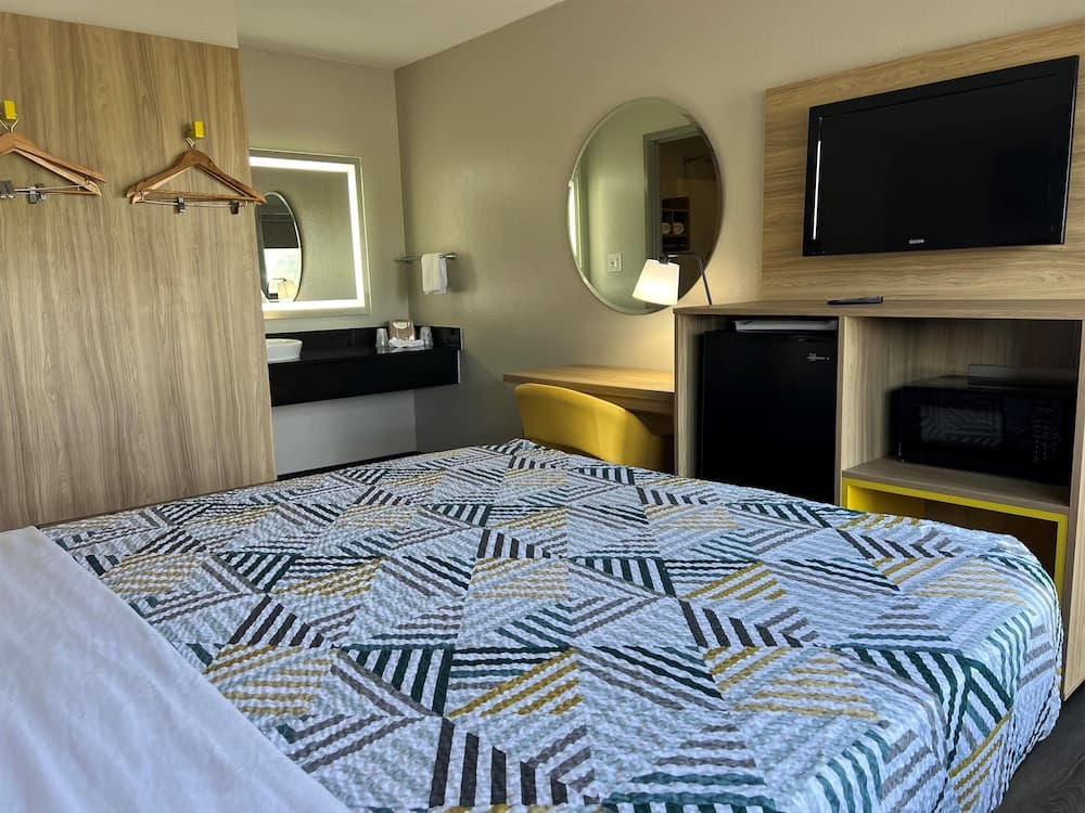 Days Inn by Wyndham Kansas City Northeast