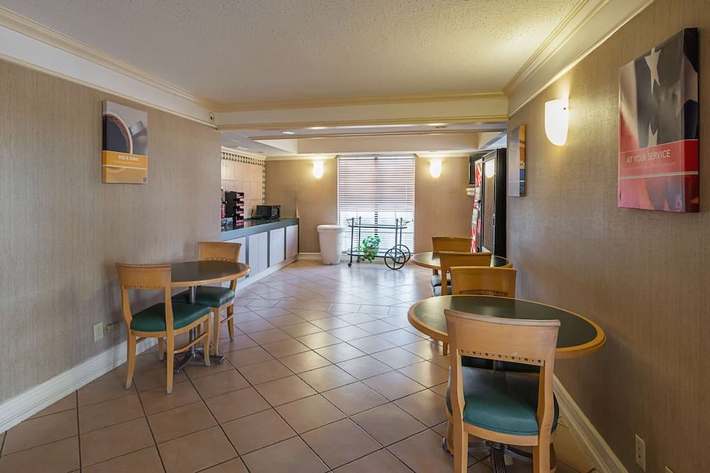 Motel 6 Grand Prairie, TX - Interstate 30