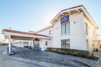Motel 6 Grand Prairie, TX - Interstate 30