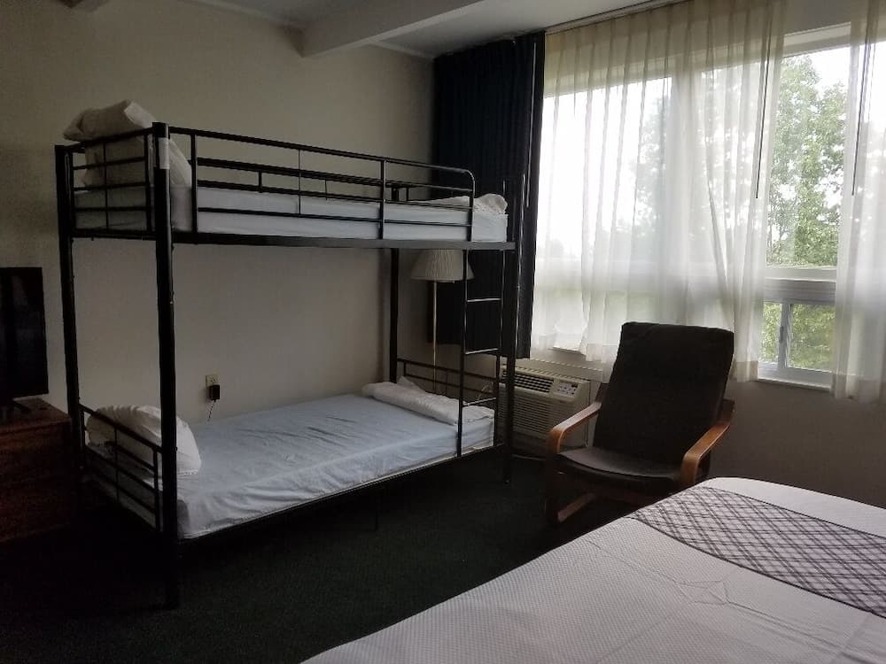 Travelodge by Wyndham Lake George NY