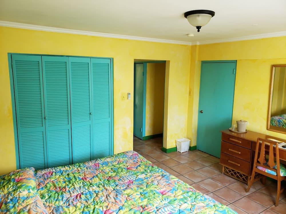 Doctors Cave Beach Hotel