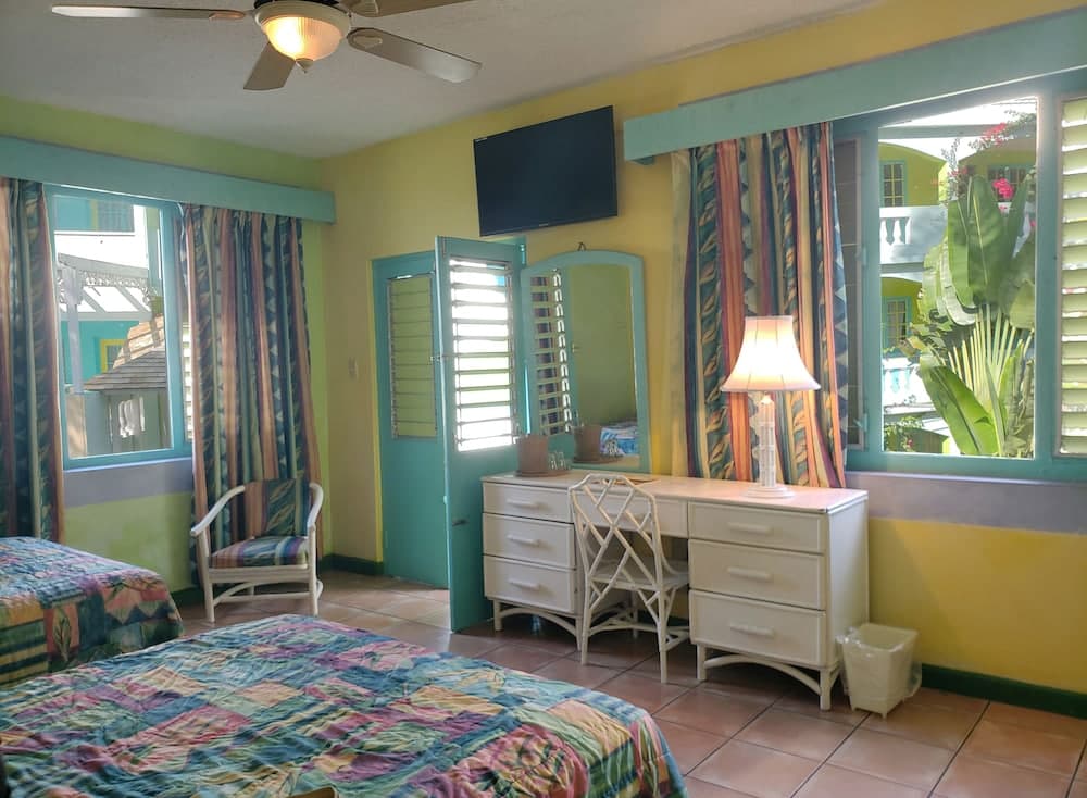 Doctors Cave Beach Hotel