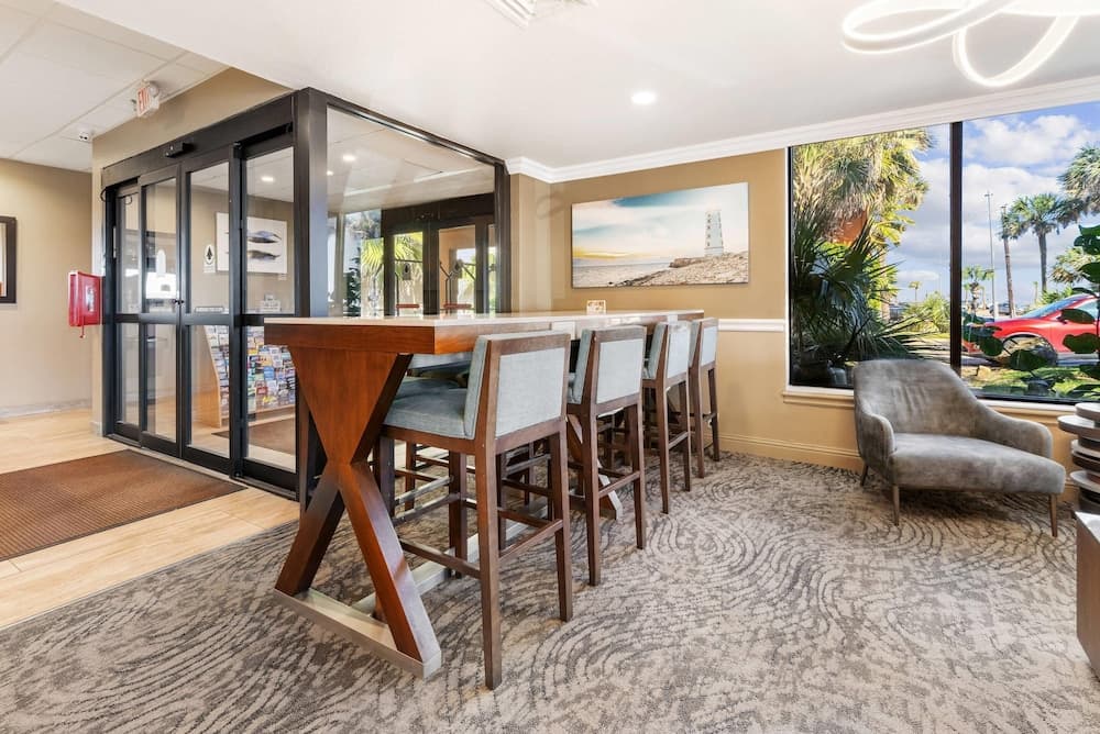 Clarion Pointe Galveston - Beachfront