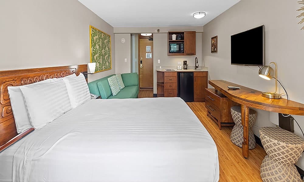 Castle Bamboo Waikīkī Hotel