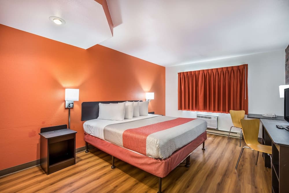 Motel 6 Madison, WI - East