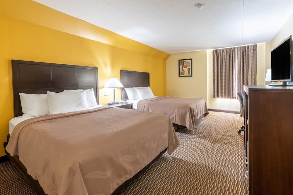 Quality Inn & Suites Cincinnati Uptown Norwood