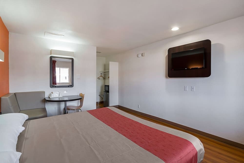 Motel 6 El Paso, TX - Airport - Fort Bliss