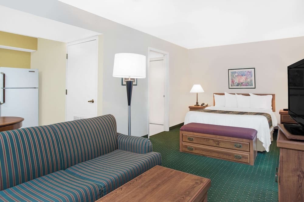 Hawthorn Extended Stay by Wyndham Green Bay
