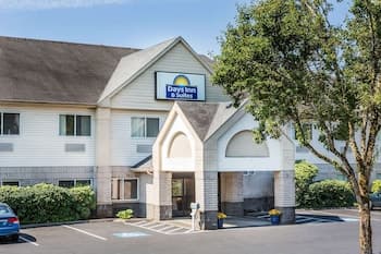 Days Inn & Suites by Wyndham Vancouver
