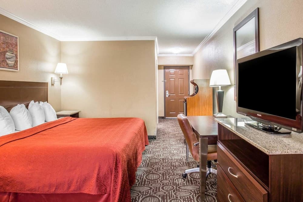 Quality Inn & Suites Ft. Jackson Maingate