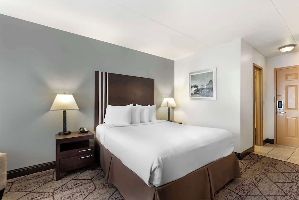 Best Western Plus Longbranch Hotel & Convention Center