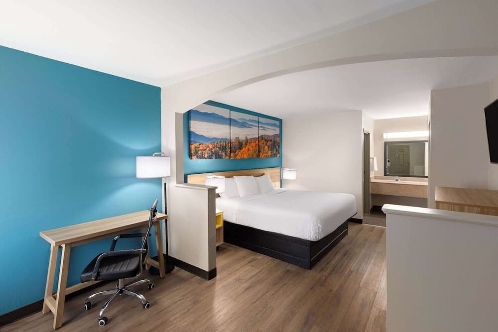 Days Inn by Wyndham Clarksville North