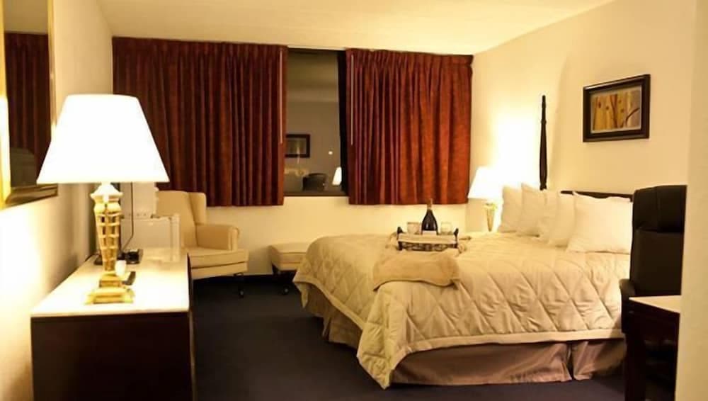 Garden Hotel and Conference Center