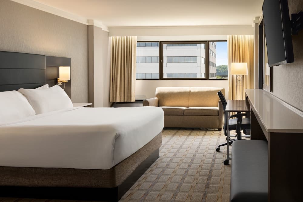 Crowne Plaza Knoxville Downtown University by IHG