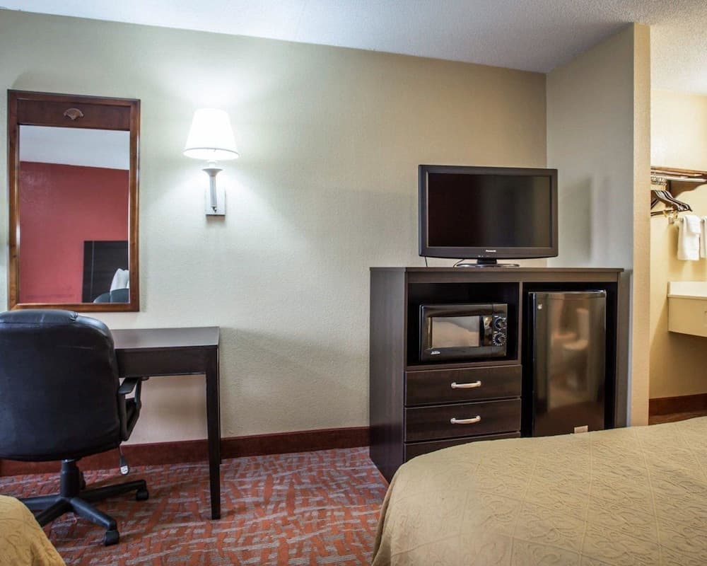 Quality Inn & Suites Monroe