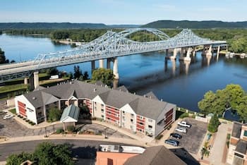 Courtyard by Marriott La Crosse