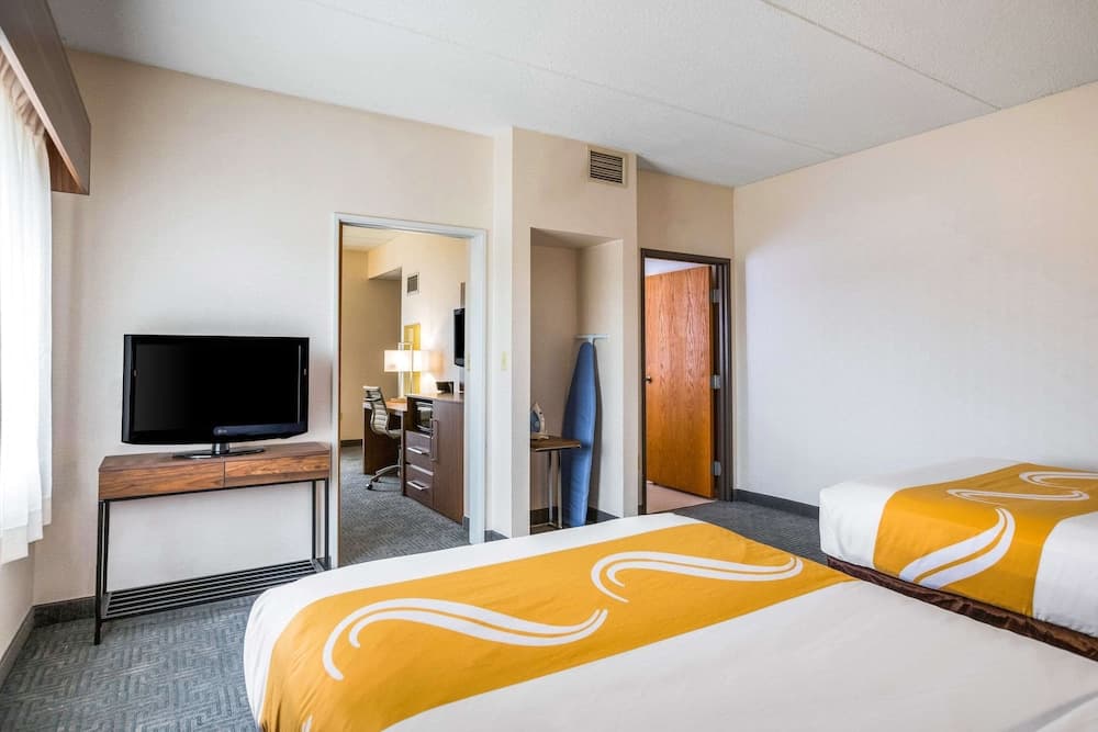 Quality Suites Lansing West