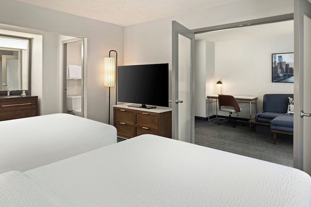 Courtyard by Marriott Chicago Downtown River North