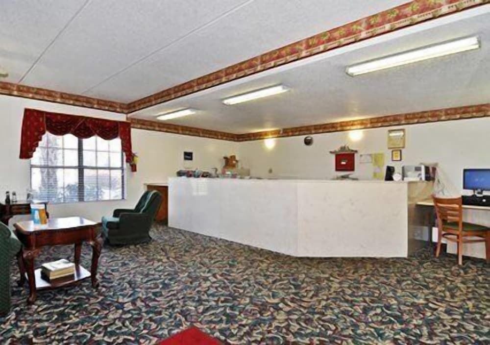 Econo Lodge Inn & Suites Albany North