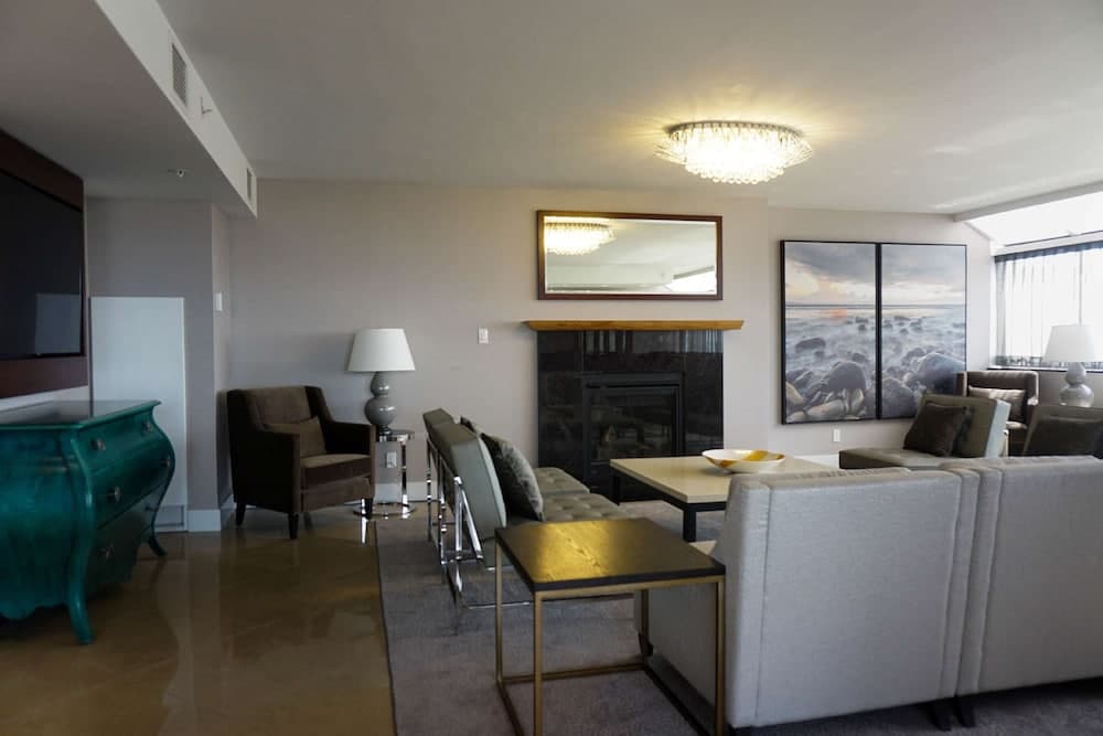 DoubleTree by Hilton Hotel & Suites Victoria