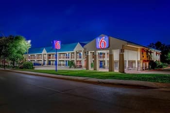 Motel 6 Arlington, TX