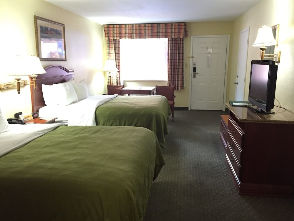 Econo Lodge Inn & Suites Eagle Pass