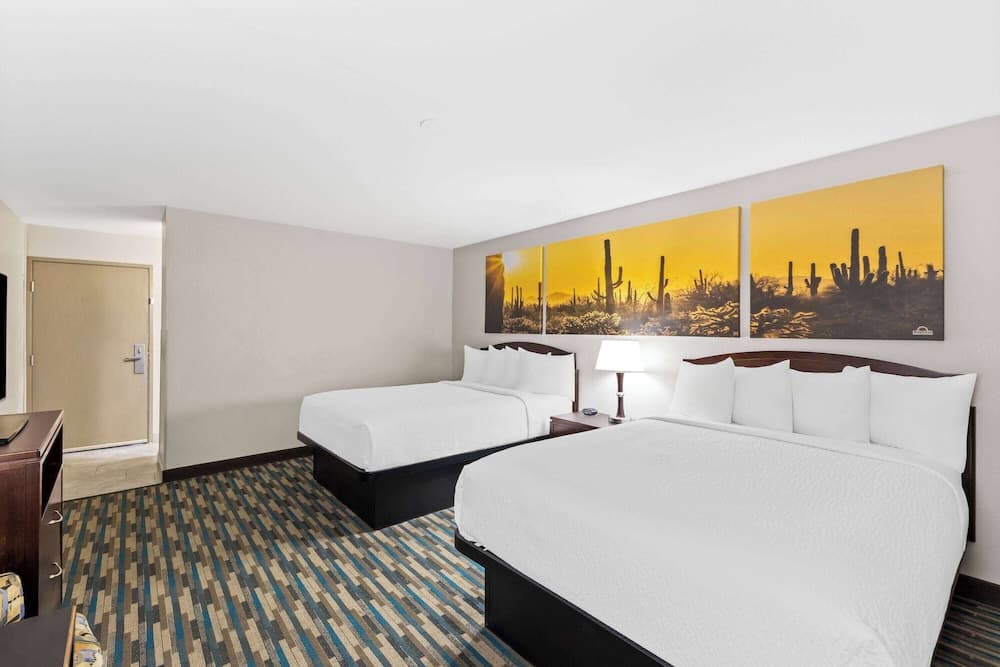 Days Inn & Suites by Wyndham Mesa Near Phoenix