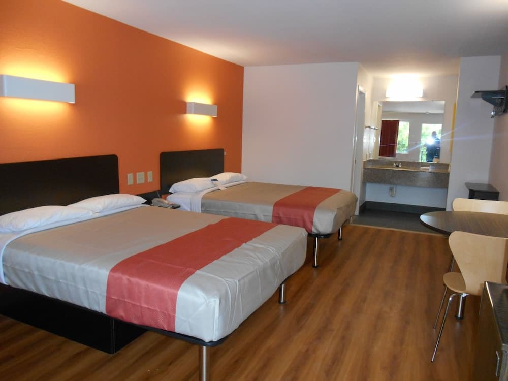 Motel 6 San Antonio, TX - South WW White Rd