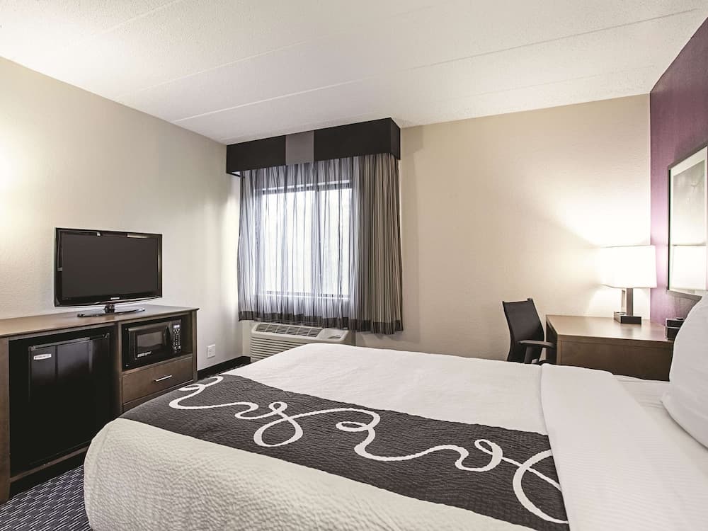 La Quinta Inn & Suites by Wyndham Baltimore N / White Marsh