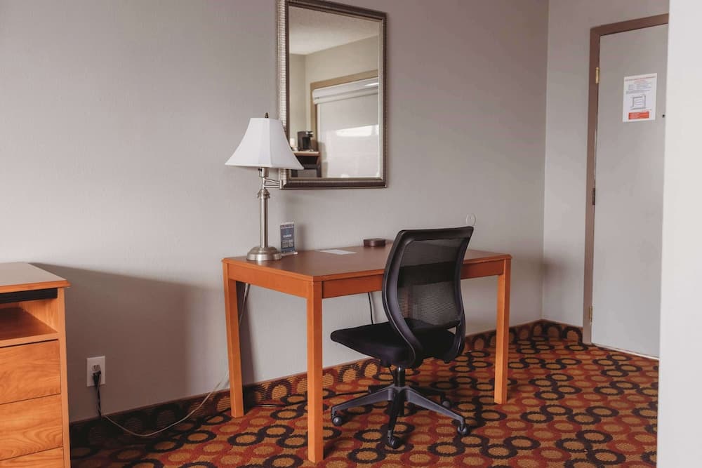 AmericInn by Wyndham Appleton Downtown