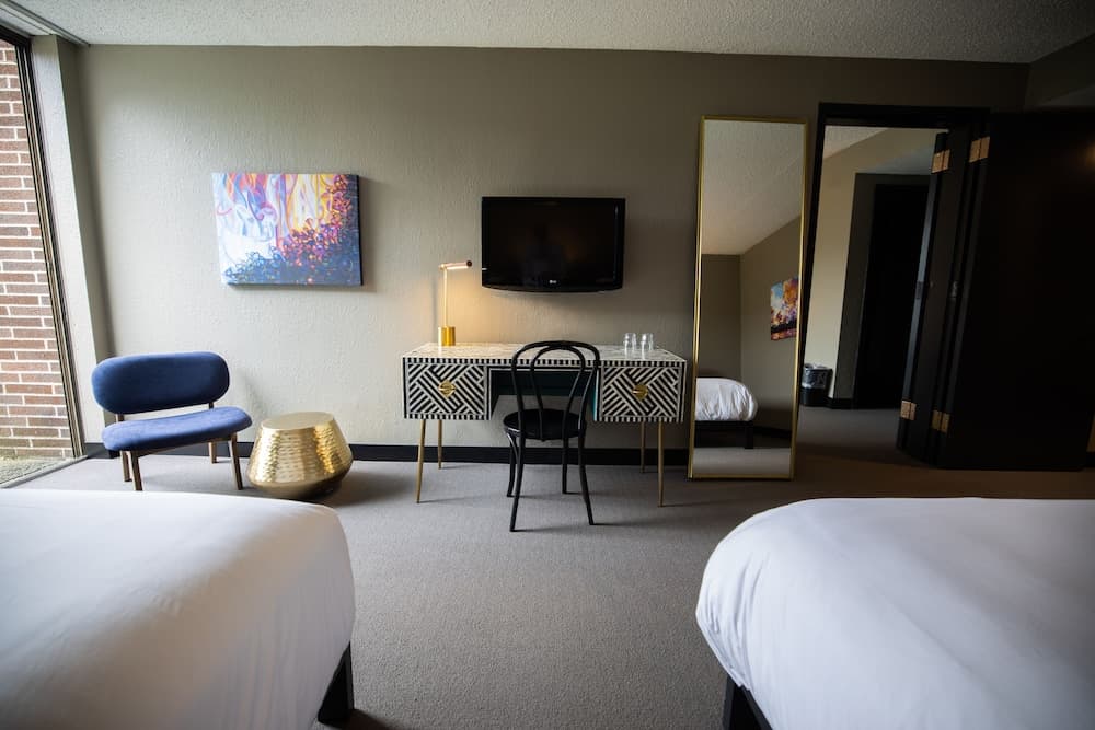 The Highlander Hotel Iowa City, an Ascend Collection Hotel