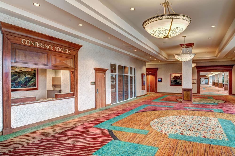 Hilton Seattle Airport & Conference Center