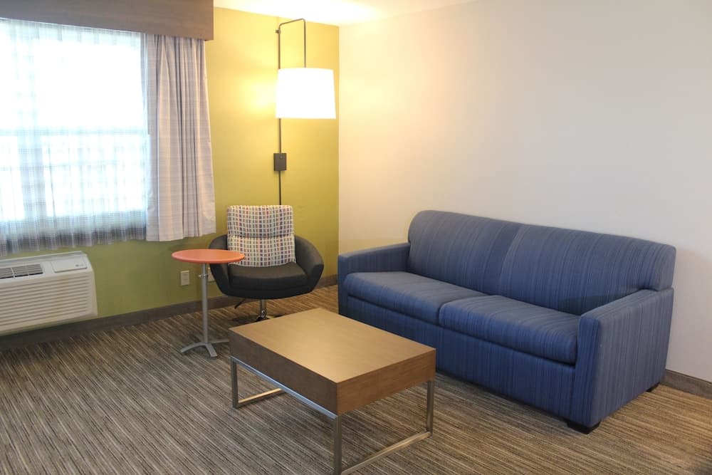 Holiday Inn Express & Suites Camarillo by IHG