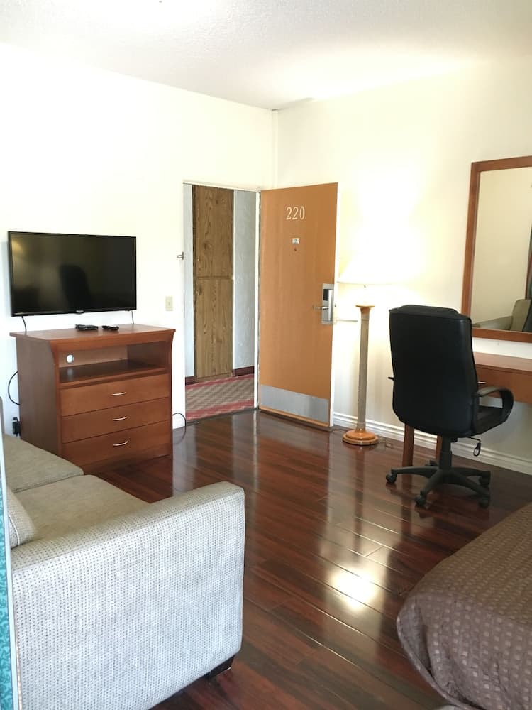 Riverside Inn & Suites