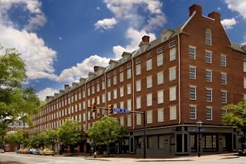 The Alexandrian Old Town Alexandria, Autograph Collection