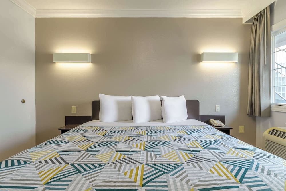 Motel 6 San Jose, CA - Convention Center