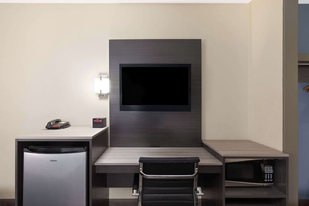 Travelodge by Wyndham Perry National Fairgrounds Area I-75