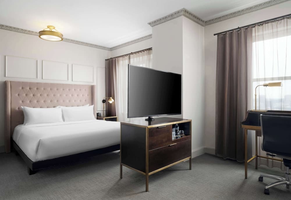 Hotel Phillips Kansas City Curio Collection by Hilton