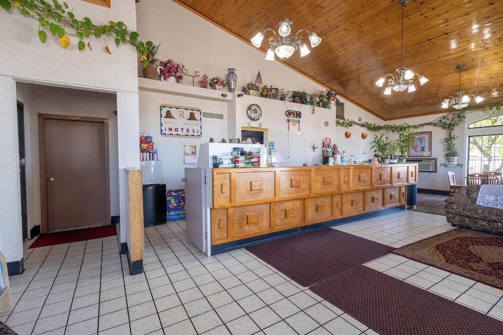 Royal Holiday Motel By Belvilla Gallup I-40