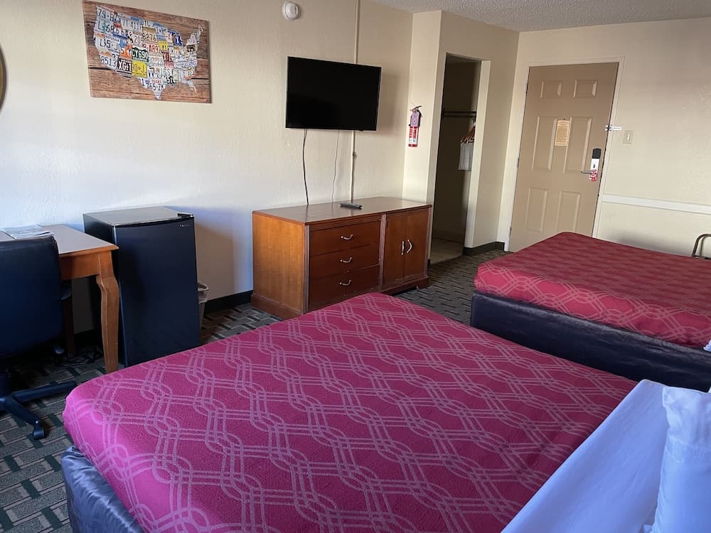 Econo Lodge Kalamazoo near Wings Stadium