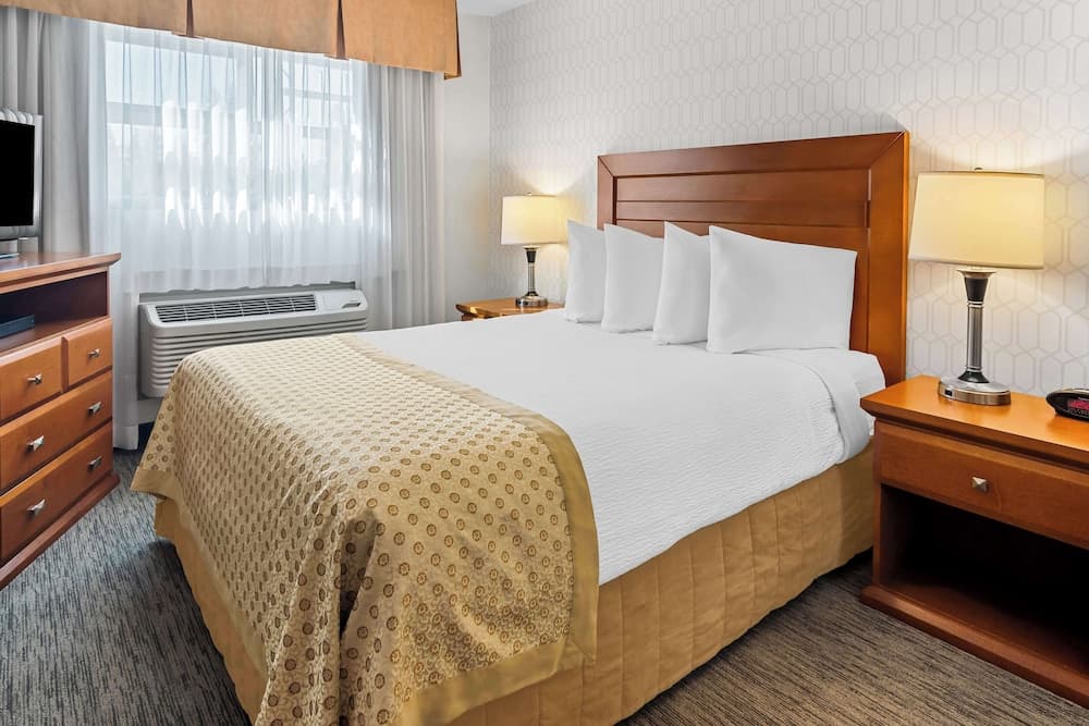 Best Western Plus Langley Inn