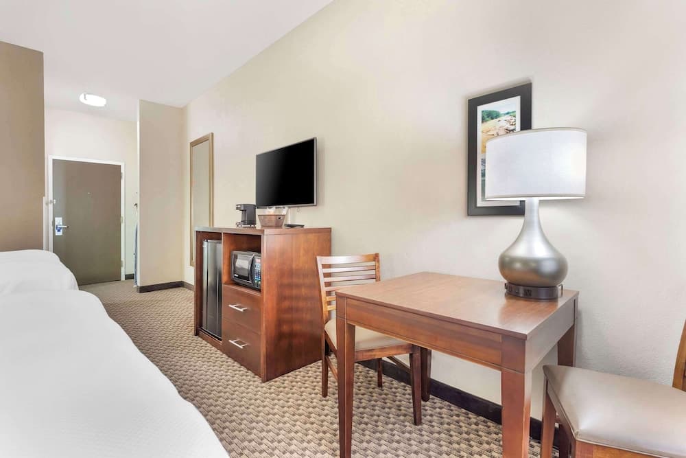 Comfort Inn & Suites Johnstown - Richland Town Center