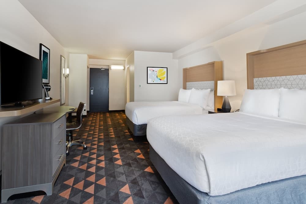 Holiday Inn & Suites Across From Universal Orlando by IHG