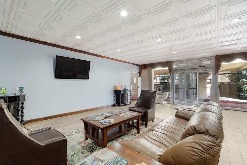 Quality Inn & Suites Conference Center Statesboro Historic District