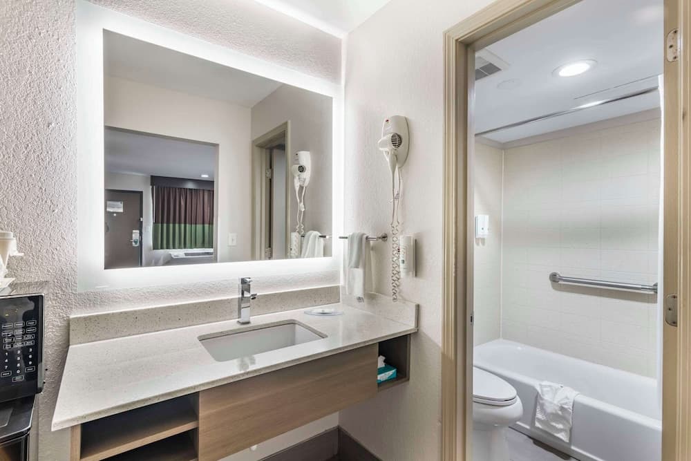 Quality Inn & Suites Athens University Area