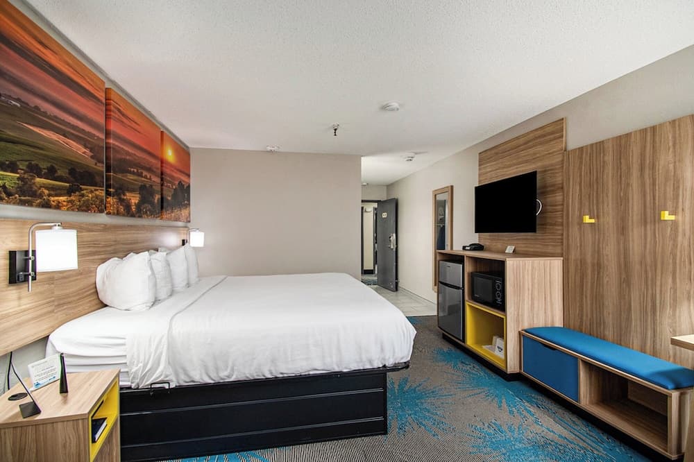 Days Inn & Suites by Wyndham Mt Pleasant