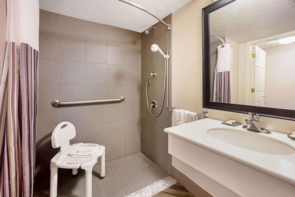 La Quinta Inn & Suites by Wyndham Tacoma - Seattle