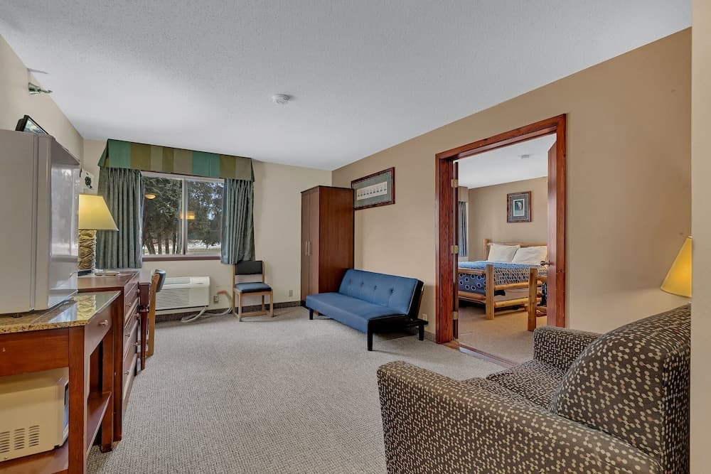 Nisswa Inn and Suites